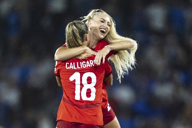 KAKAV PRIZOR U njenoj zemlji je EP, a on grmi! Najvatrenija fudbalerka zajahala...