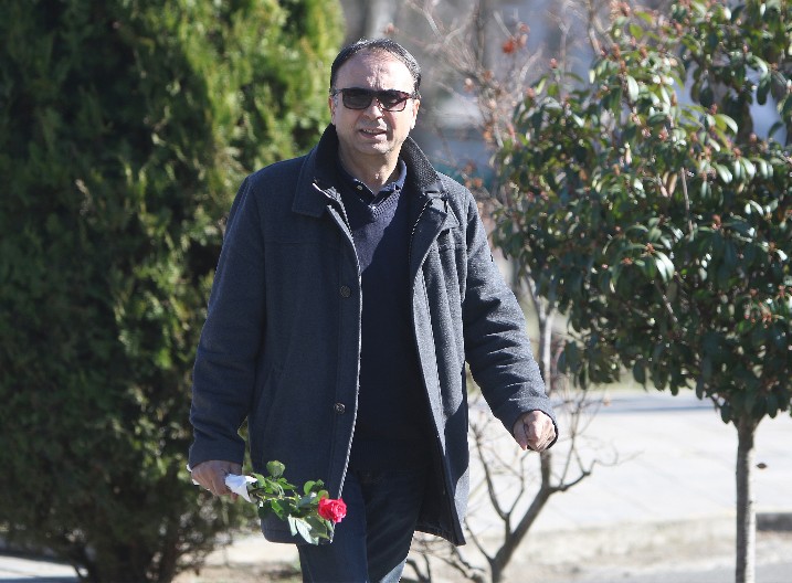 LEGENDARNI PEVAČ PROMENIO MUZIČKI PRAVAC Nakon 40 godina okrenuo novi list!