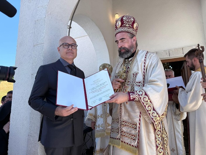 "ZA POKAZANU LJUBAV I DOBROČINSTVO PREMA SVOJOJ SVETOJ CRKVI" Vučević primio u ime Vučića Medalju Svetog velikomučenika Georgija prvog stepena