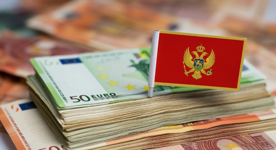 OTKRIVENO KO IMA NAJVEĆE PLATE U CRNOJ GORI Profesori i lekari predvode listu, evo koliko zarađuju