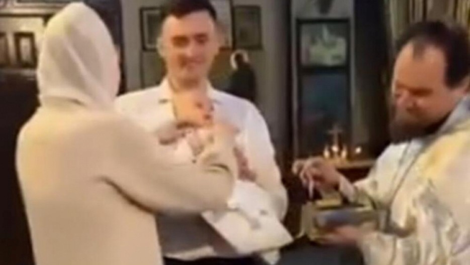 SVEŠTENIK REKAO MAJCI - "OTRKIJTE GRUDI" Zbog onoga što je uradila, nastao je totalni muk (VIDEO)