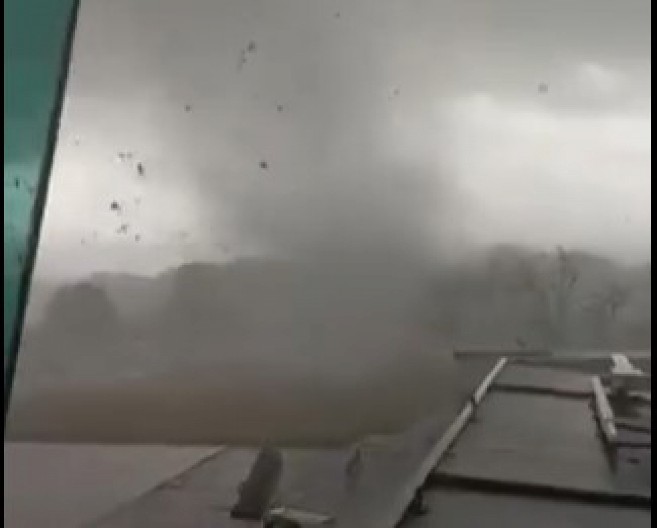 TORNADO POGODIO FRANCUSKU Dramatične slike i snimci obilaze svet (FOTO/VIDEO)