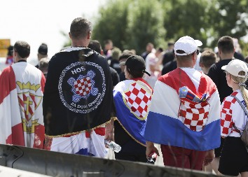 SRAMOTNO LICEMERJE HRVATSKE! Tri prsta vode u zatvor, “Za dom spremni” vodi u Sabor