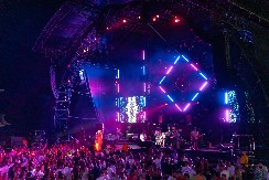 SPAVAO NA KLUPI I FIZIKALISAO, A ONDA SE DESILO ČUDO Popularni pevač progovorio o teškim situacijama: "Došao sam u Beograd bez dinara"