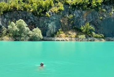 JEZERO U NAŠEM KOMŠILUKU IMA NESTVARNU BOJU VODE Malo ljudi zna za ovaj biser prirode