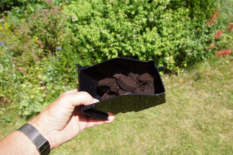 NE BACAJTE TALOG KAFE - ISKORISTITE GA DA RASTERATE KOMARCE IZ DVORIŠTA  Ovaj trik stvarno deluje