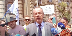 REKTOR BEZ MASKE!  Vladan Đokić kao politički operativac u akademskoj haljini (VIDEO)