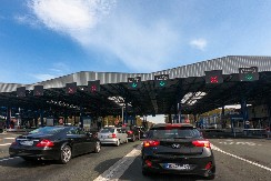VOZAČI GUBE ŽIVCE, PAKAO NA GRANICAMA! Evo gde se najduže čeka