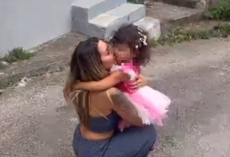 EMOTIVNI SUSRET ANELI SA ĆERKOM NOROM Ahmićeva zaplakala od sreće (VIDEO)