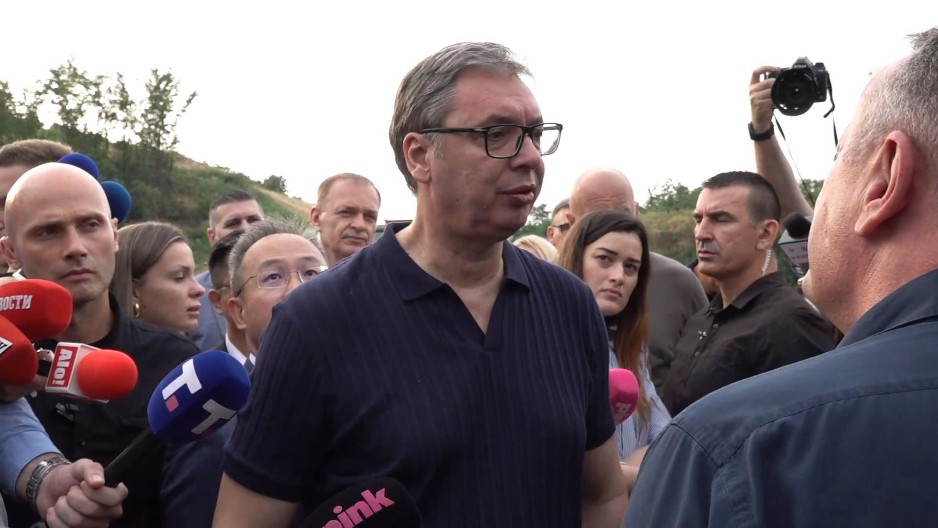 MOĆNA PORUKA VUČIĆA BLOKADERIMA: "U Rumi će da sviraju kraj? Možda, ali od umora, obilazeći sve fabrike koje sam napravio!“