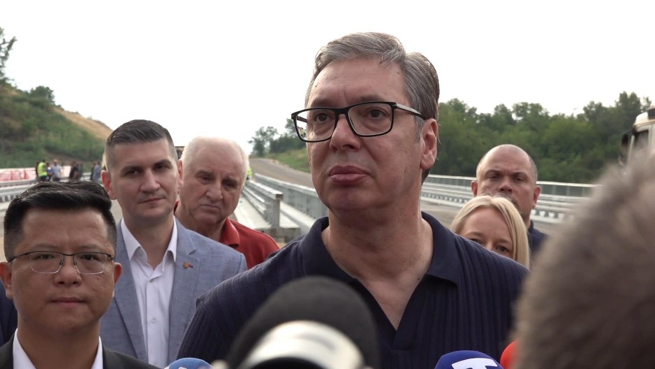 VUČIĆ "Nastavićemo da pomažemo Srbe sa KiM"