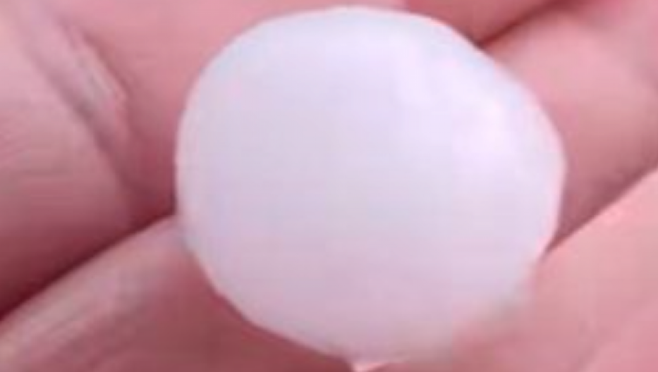 JAKO NEVREME Padao led veličine jajeta