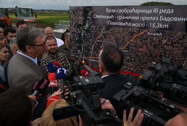 „KAO NA PISTI FORMULE 1“ Vučić obišao radove na brzoj saobraćajnici