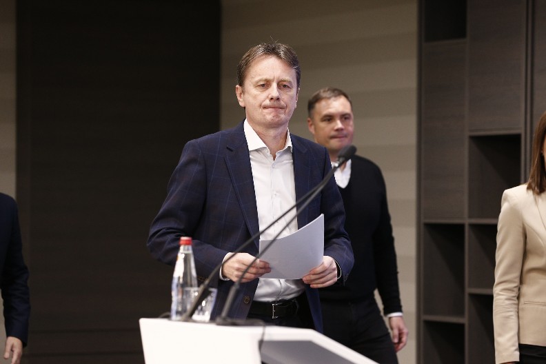 EVO KAKO SE GLIŠIĆ DRŽAO DOK NIJE DOŠLA HITNA POMOĆ U studiju nastala drama: "Isto je činio i nakon što je otišao"