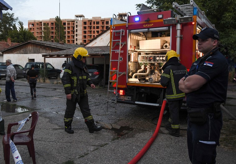 DOLIJAO PIROMAN SA VRAČARA On je osumnjičen da je bakljom zapalio kafić u Njegoševoj ulici