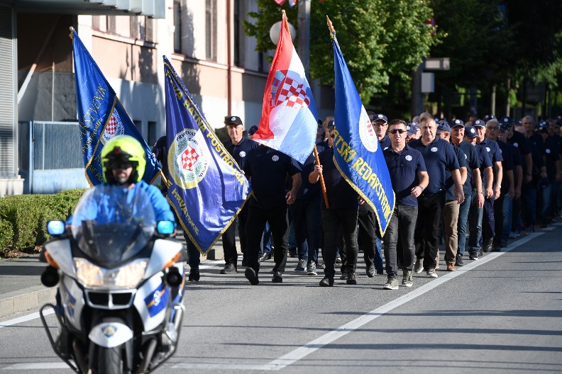 "ZA DOM SPREMNI" PONOVO U KNINU! Ustaški poklič i veličanje zločina