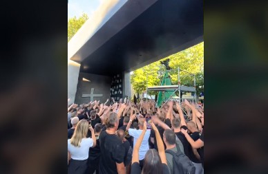 FAŠISTIČKO LUDILO U KNINU: Hrvatska slavi Oluju nacističkim pozdravima! (VIDEO)