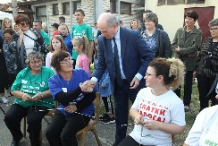 REKORD BACANJA KAMENA S RAMENA – 12 kilograma za 12 metara   obeležio je Miholjske susrete sela