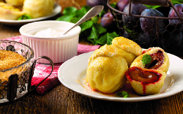 GRIZ KNEDLE SA ŠLJIVAMA Baš kao one iz bakine kuhinje, pojedu se u slast