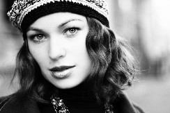 BILA JE NAJLEPŠA MANEKENKA I ZARAĐIVALA JE MILIONE Danas je beskućnica bez dinara, a dokusurio je bivši muž