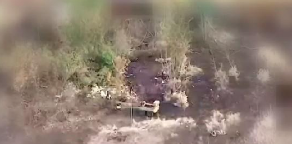 RANJENOM UKRAJINSKOM VOJNIKU ROBOT SPAŠAVA ŽIVOT! Snimak sa prve linije fronta zapalio mreže (VIDEO)