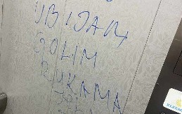 ''UBIJAM GOLIM RUKAMA'' Komšinica ljudima pravi pakao od života: Decu gađa staklenim flašama, stanari u strahu