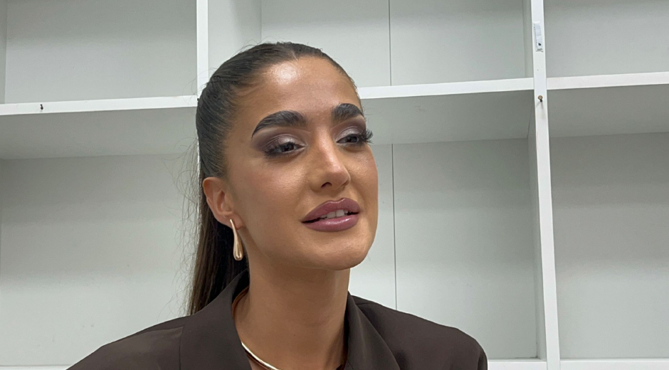 ČIM JE GASTOZU VIDELA LEĐA, ANĐELA NA PRIMORJU ODMAH SE VRATILA STARIM NAVIKAMA Svi gledaju u fotografiju rijaliti učesnice