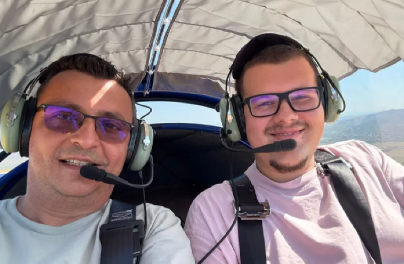 PLAMEN IH PROGUTAO U SEKUNDI! Snimljen trenutak pada aviona u kom su poginuli pilot i njegov imenjak! (VIDEO)