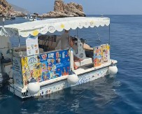 PRESLATKO Brod sa sladoledom plovi oko obala Sicilije- plivači trljaju oči, ne mogu da veruju šta vide