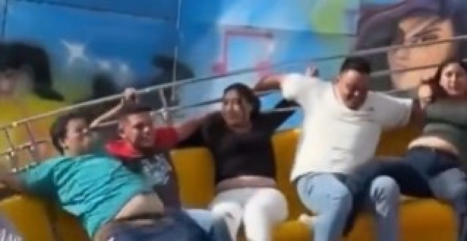 VOŽNJA U LUNA PARKU SE PRETVORILA U NOĆNU MORU Momak zbog podivljale vrteške ostao bez pantalona, posetioci zanemeli od šoka! (VIDEO)