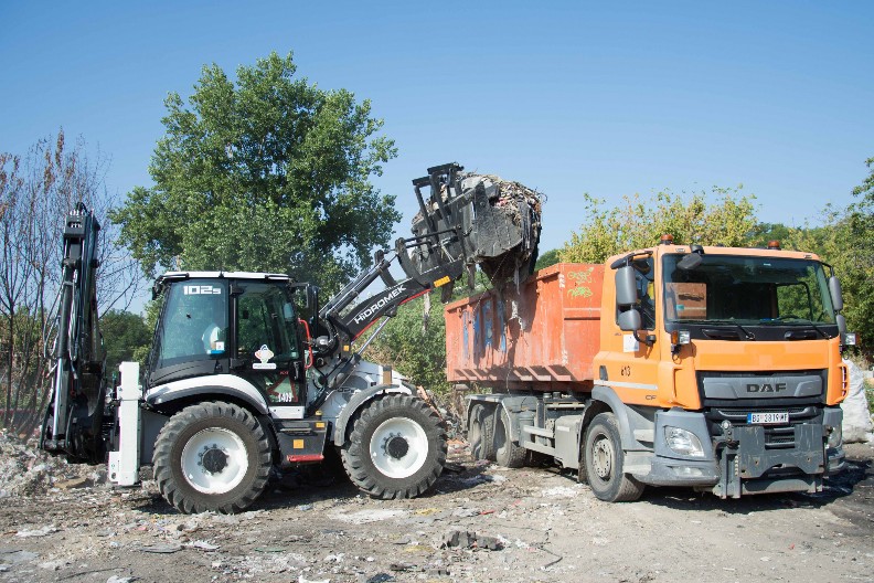VELIKA AKCIJA ČIŠĆENJA NA NOVOM BEOGRADU: Prva od devet divljih deponija konačno uklonjena