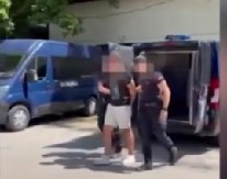 DIVLJAO I UNIŠTAVAO U NOVOM SADU: Policija stavila lisice osumnjičenom za uništavanje imovine (VIDEO)