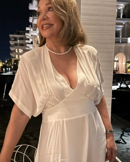 NEDA UKRADEN PROSLAVILA ROĐENDAN Pevačica u osmoj deceniji pozirala u bikiniju! (FOTO)