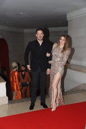 NIKOLA ROKVIĆ NA HILANDARU Pevač objavio fotografiju, na nebu iznad manastira nestvaran prizor