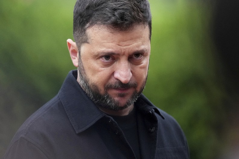 "TO JE IZMEĐU MENE I PUTINA" Zelenski progovorio o razmeni teritorija!