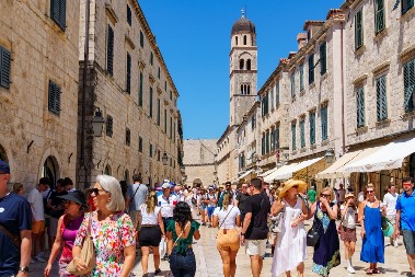 TROŠKOVI SKOČILI, INVESTICIJE UGROŽENE Porasle cene hotelskog smeštaja u Hrvatskoj