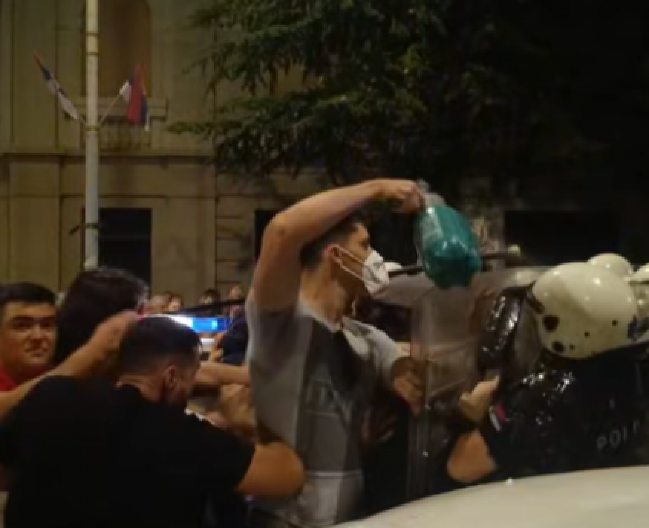 BLOKADERI U PANICI POSLE PREDSEDNIKOVOG POZIVA NA DIJALOG Lako im da ruše i pale, evo zašto im je sada frka