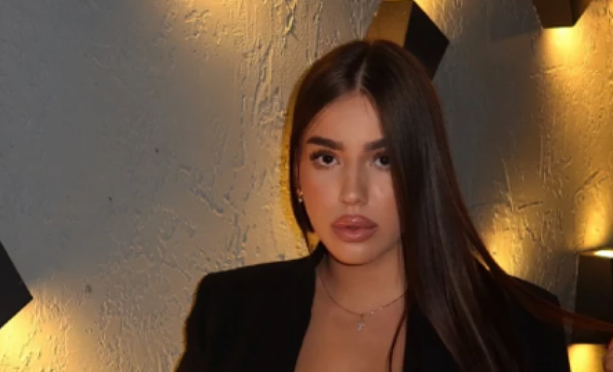 SVI GLEDAJU U DEKOLTE! Ćerka Zdravka Čolića pokazala šok stajling bez brushaltera, ne prestaje da provocira (FOTO)