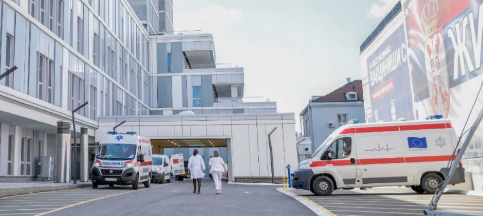 MUŠKARAC (30) RANIO SEBE I SUPRUGU (25) U KOLIMA Horor u Beogradu