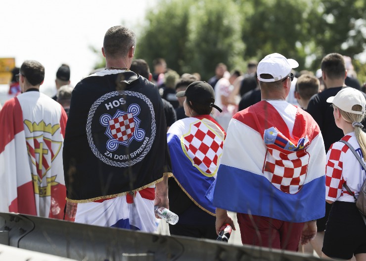 "ALI OVOG LETA CRNILO ZAPLJUSKUJE HRVATSKU" Ustaštvo ponovo izašlo iz komšija: Obratićemo se Evropi