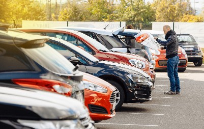 KUPUJETE POLOVNI AUTOMOBIL? Ne nasedajte na trikove prodavaca, mogu skupo da vas koštaju - obratite pažnju na 3 stvari