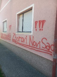 "DOGAĐAJ JE KVALIFIKOVAN KAO KRIVIČNO DELO RASNA I DRUGA DISKRIMINACIJA" Tužilaštvo u Novom Sadu se oglasilo povodom grafita na kući Vladimira Balaća