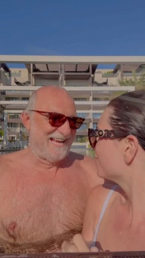 "LUDA ŽURKA NA BRODU" Anica i Lazar Ristovski se opustili na jahti, ona mu priredila privatni ples! (VIDEO)