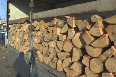 OVA GRUPA GRAĐANA DOBIJA OGREV ZA ZIMU POTPUNO BESPLATNO A evo ko će dobiti popust i metar drva za 2.900 dinara