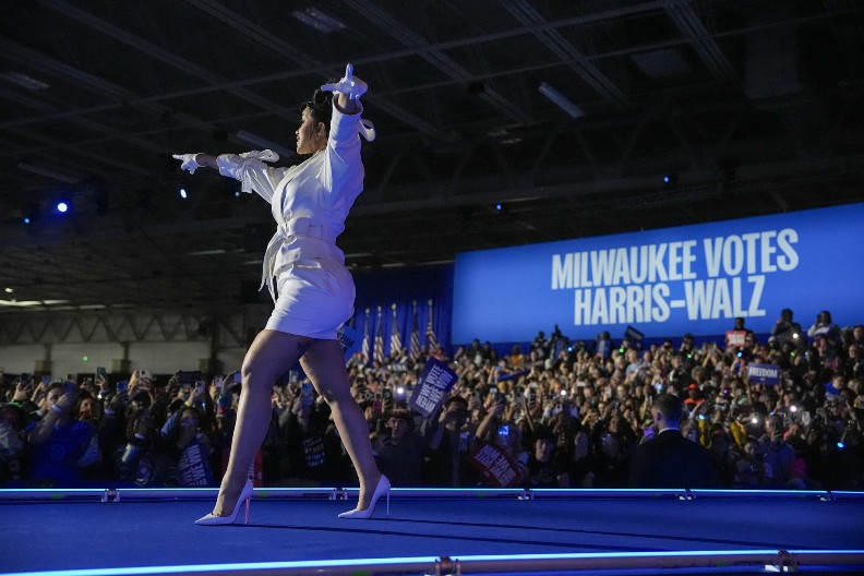 PLJUVALA UDARALA I GREBALA Pevačica napravila haos u ginekološkoj ordinaciji, pa završila na sudu!