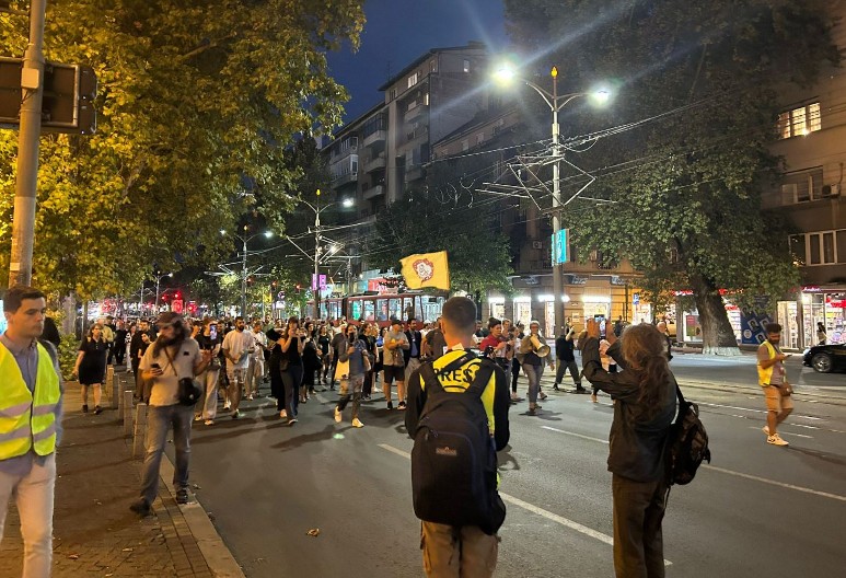 BEDNI BLOKADERSKI LICEMERI! Već 10 meseci uništavaju državu i pozivaju na bojkot nastave, a pune svoj džep kroz privatnu školu!