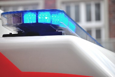 MALOLETNIK IZBODEN NOŽEM ISPRED OSNOVNE ŠKOLE Užas u Tuzli, hitno je operisan