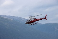 HELIKOPTER SA OSAM LJUDI NESTAO SA RADARA Potraga u toku