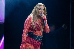 PROPALA I ORONULA Ana Nikolić ovde provodi dane nakon skandala sa Raletom, u zapuštenoj kući pronašla mir (FOTO)