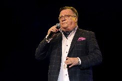 ZBOG ZDRAVSTVENIH PROBLEMA JE SMRŠAO 20 KILOGRAMA Halid Bešlić je trenutno na onkološkoj klinici, a ovo ga je godinama mučilo